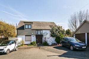 Molember Road, East Molesey- click for photo gallery